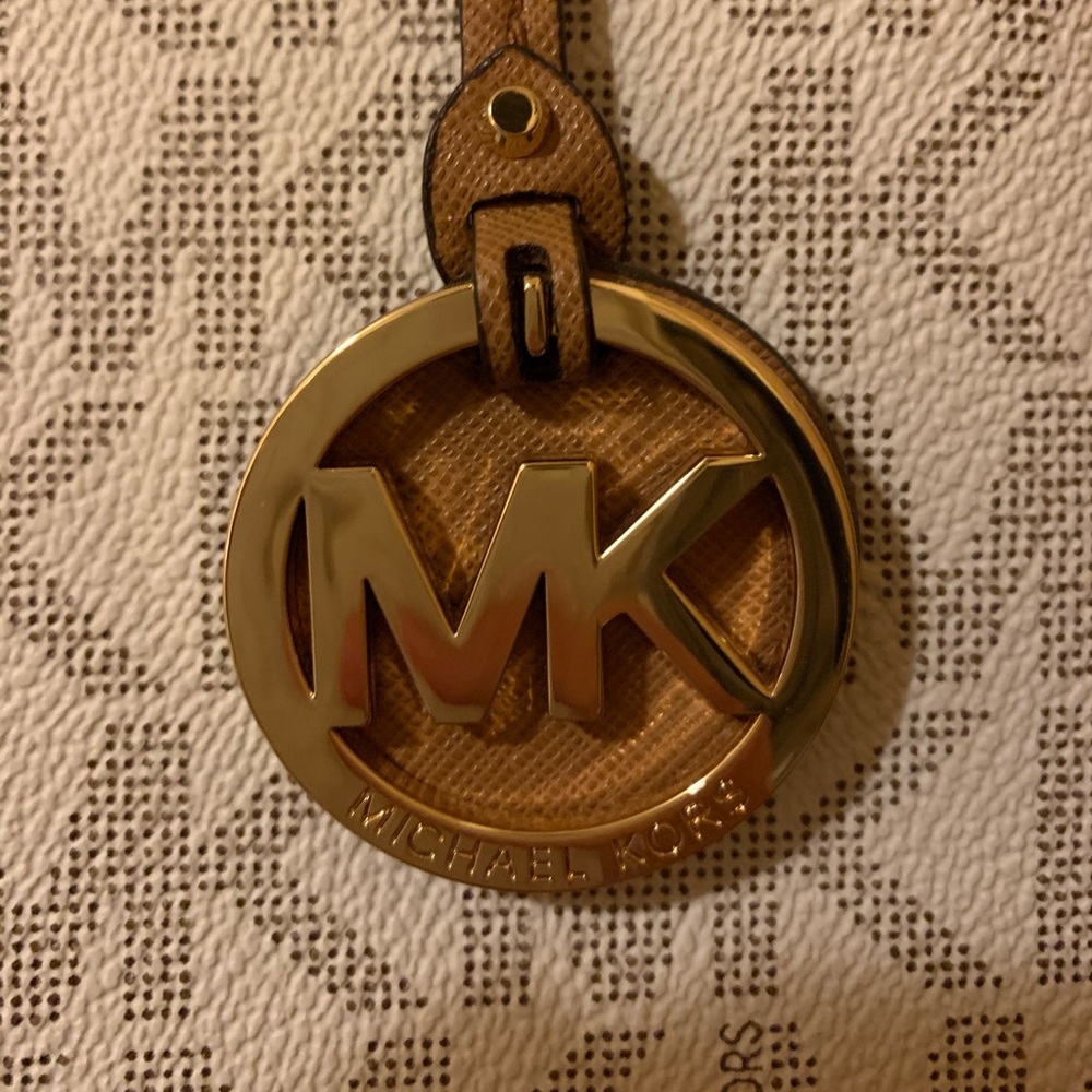 Authentic Michael Kors Morgan Tote (Vanilla) - Picture 2 of 8
